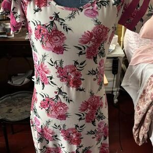 No Comment Size Large Women’s Pullover Cold Shoulder Dress Floral 34" Bust